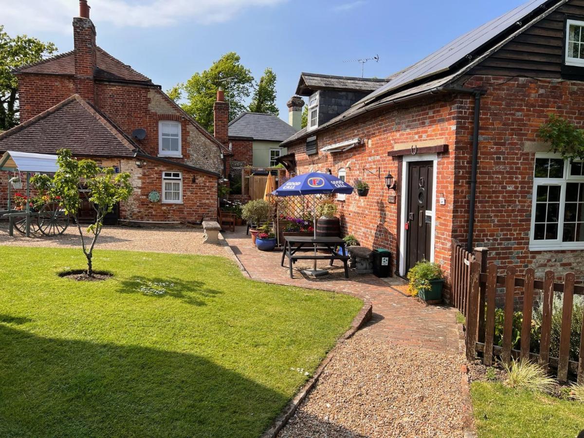 Hunston Mill Self Catering Dog Stay For Free Chichester Eksteriør bilde