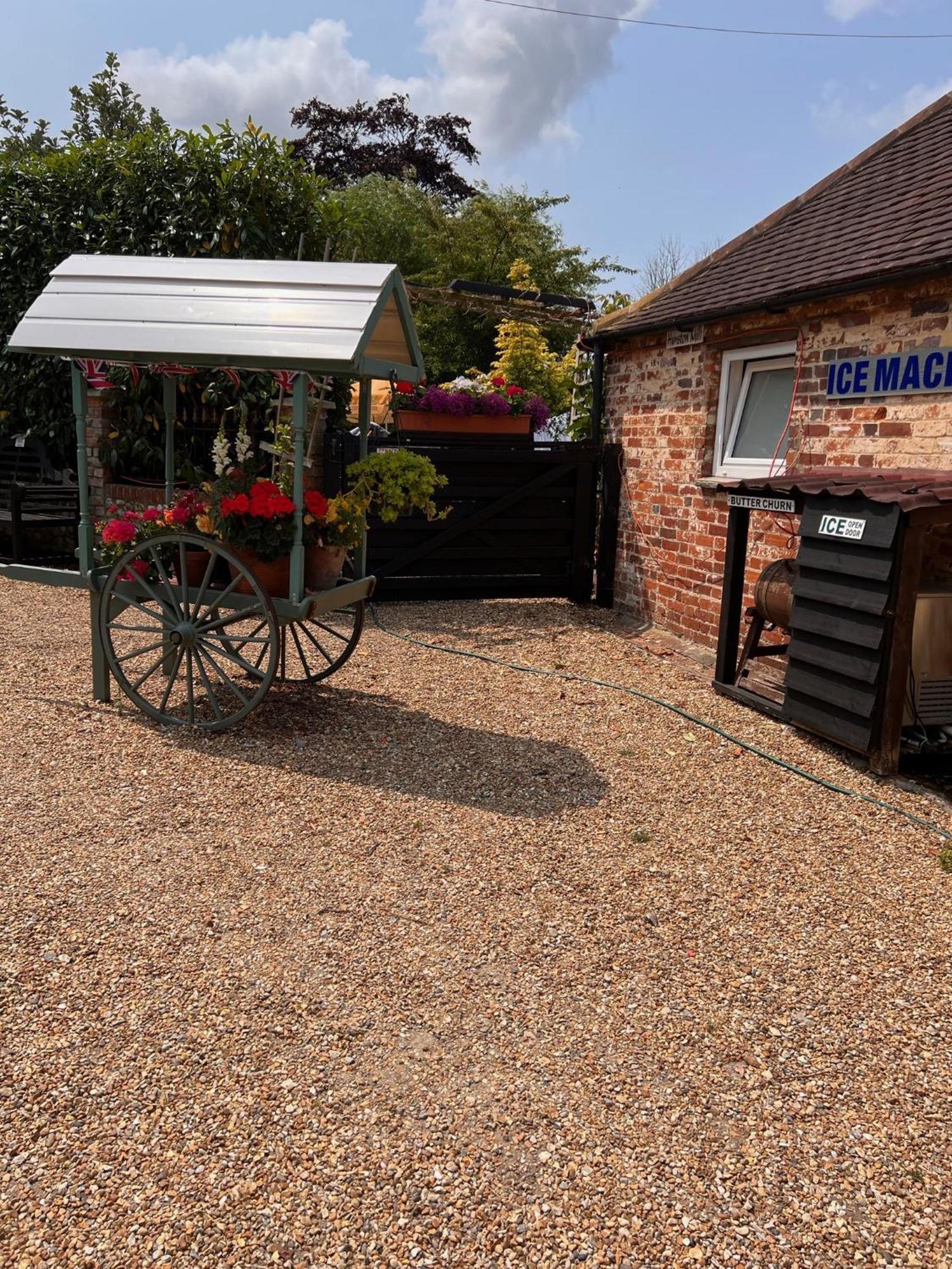 Hunston Mill Self Catering Dog Stay For Free Chichester Eksteriør bilde