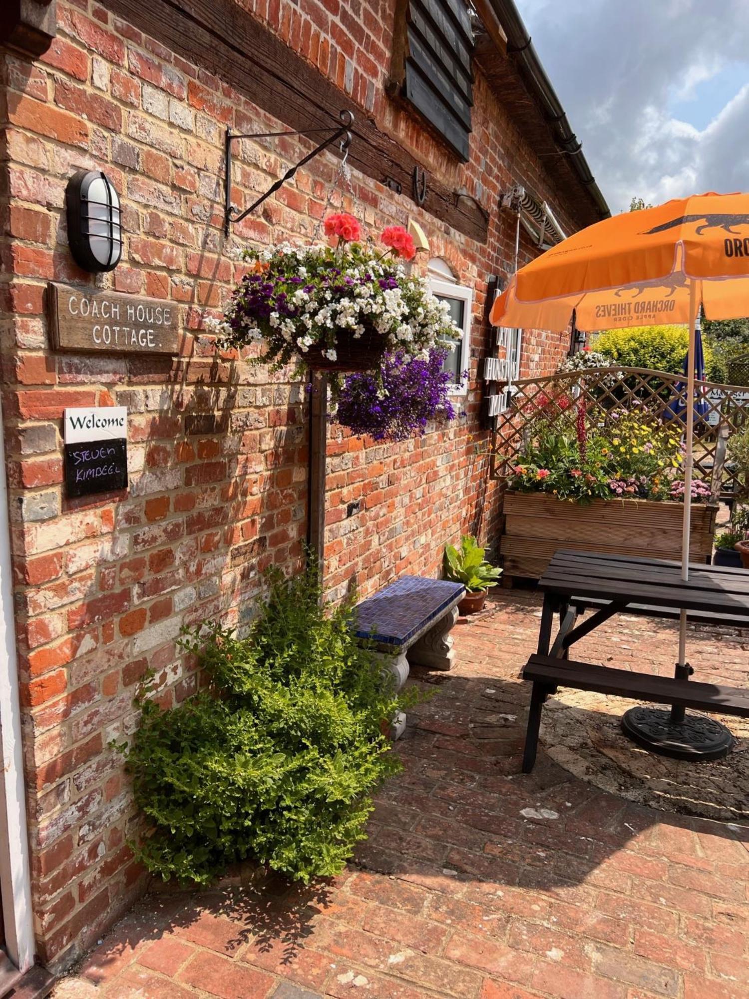 Hunston Mill Self Catering Dog Stay For Free Chichester Eksteriør bilde
