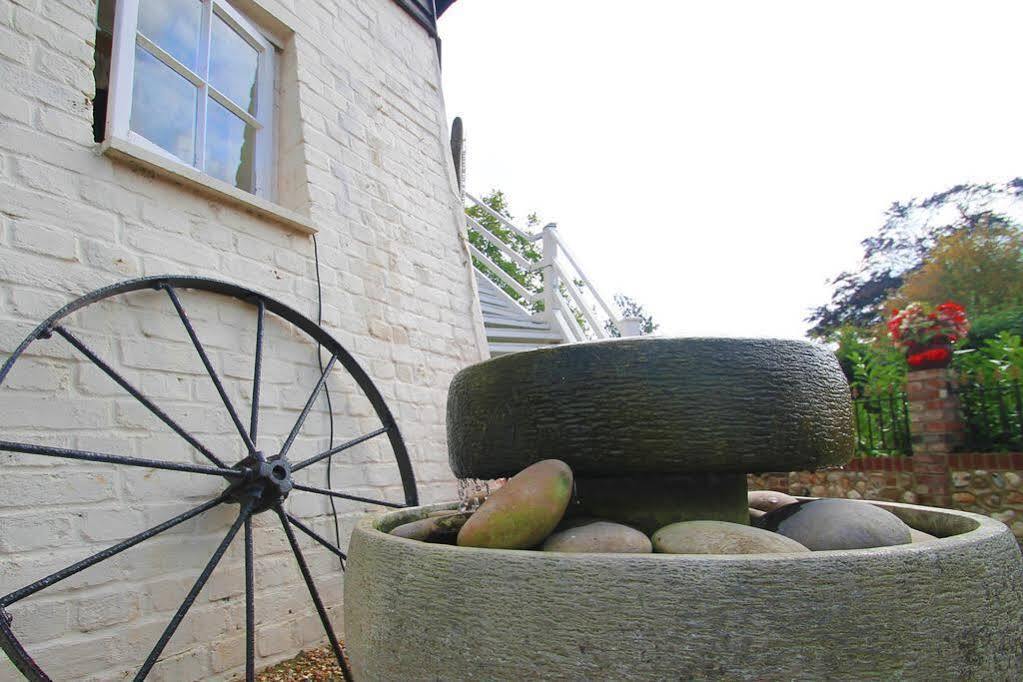 Hunston Mill Self Catering Dog Stay For Free Chichester Eksteriør bilde